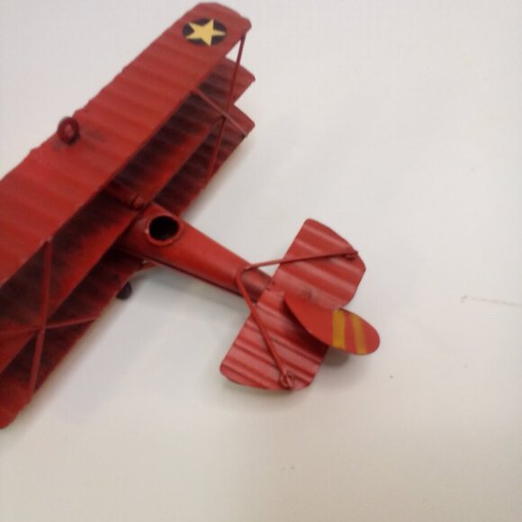 Vintage World War 1 Tri-Plane Airplane Metal Red Decor Model 6" x 6" - Picture 7 of 13